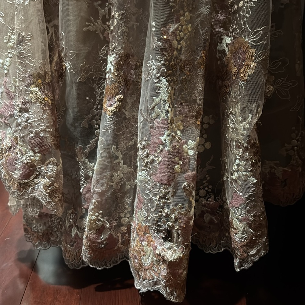 Embroidered spaghetti strap trumpet gown - Picture 4 of 5